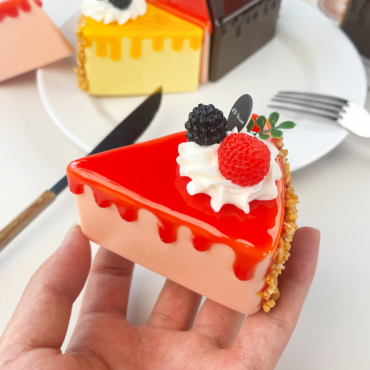 偽物の誕生日ケーキシミュレーション三角ムースケーキモデル結婚 - Photography Triangle のレビューと価格